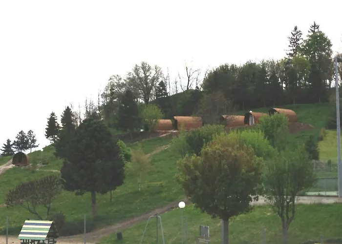 La Colline Aux Casa de Férias
